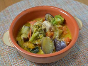 鶏と野菜のワイン蒸し