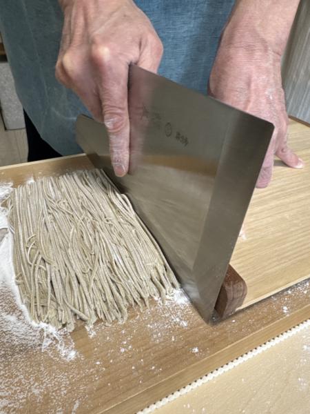蕎麦切り