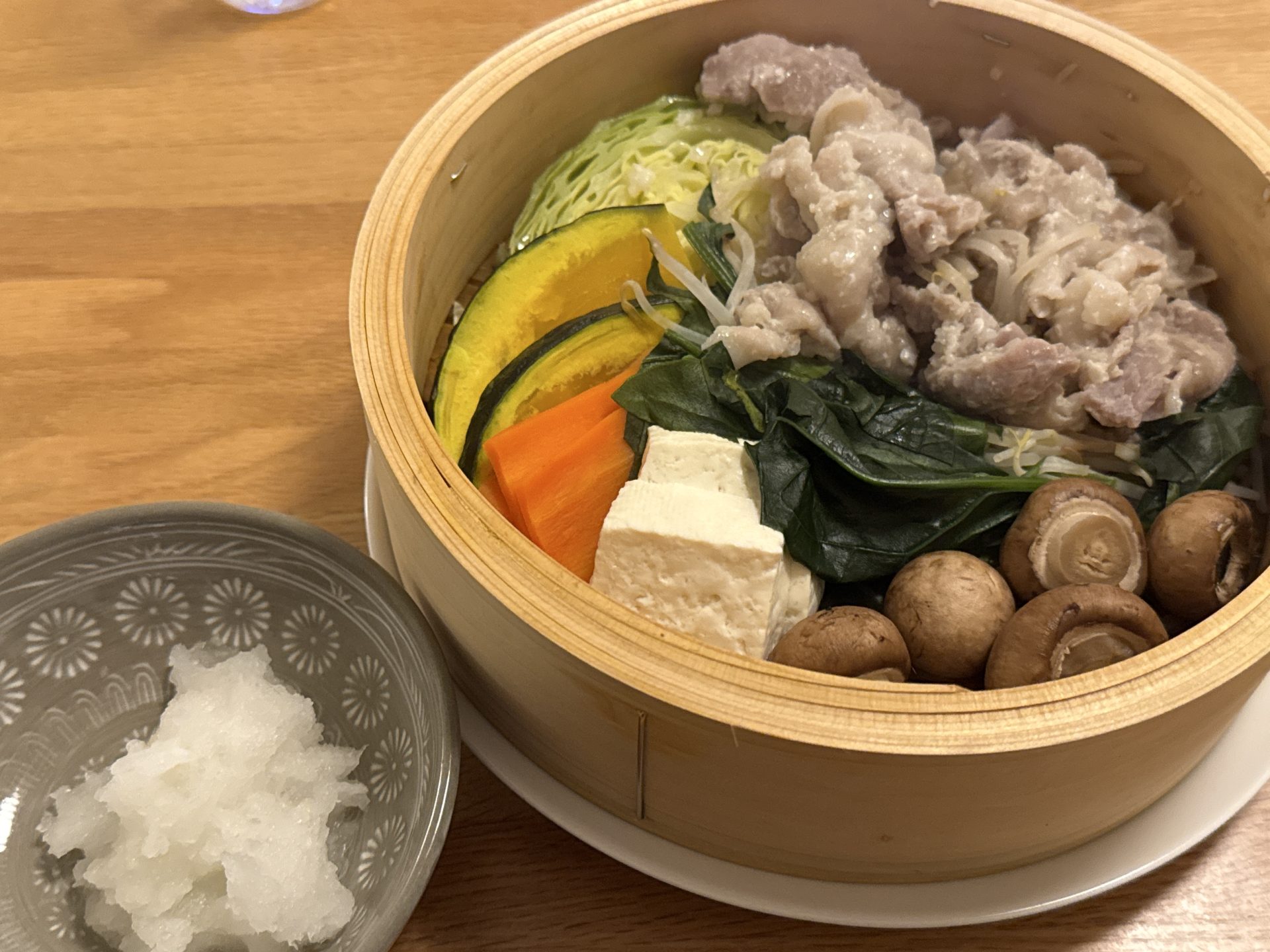 肉と野菜の蒸籠蒸し